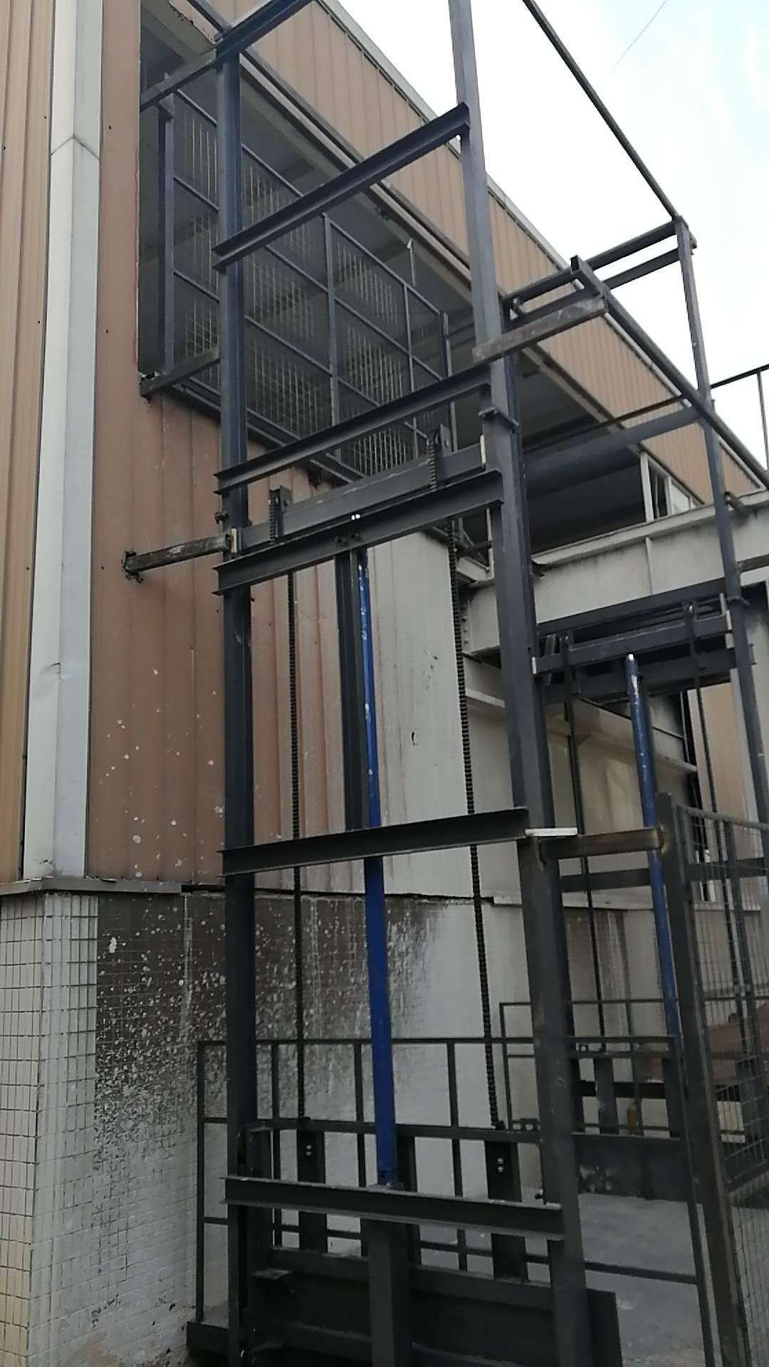 导轨式升降机