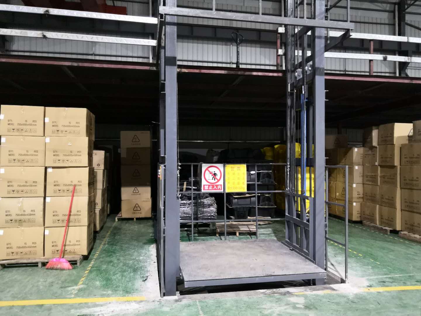 广州导轨式升降机